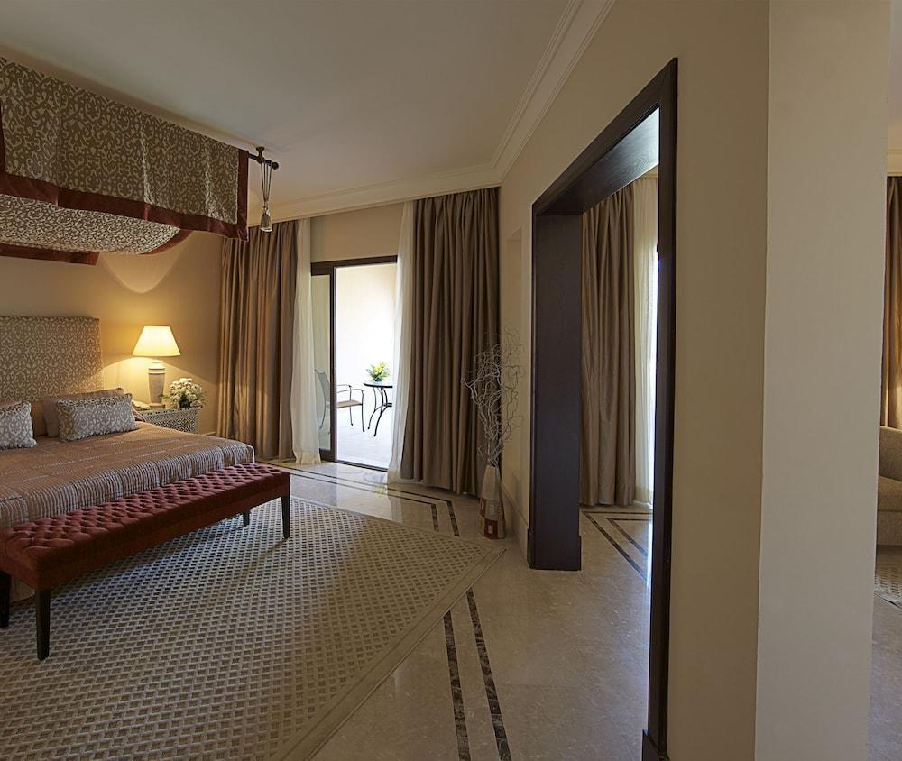Miramar Al Aqah Beach Resort Εξωτερικό φωτογραφία A bedroom at the hotel