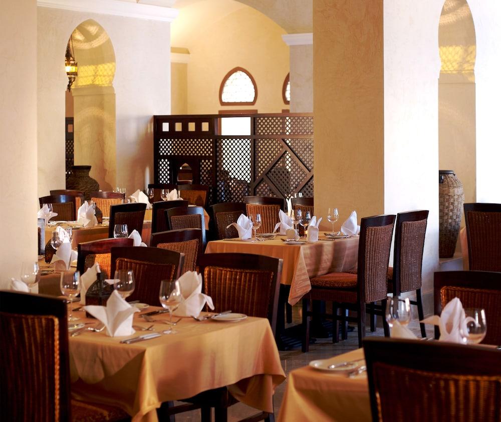 Miramar Al Aqah Beach Resort Εξωτερικό φωτογραφία The restaurant