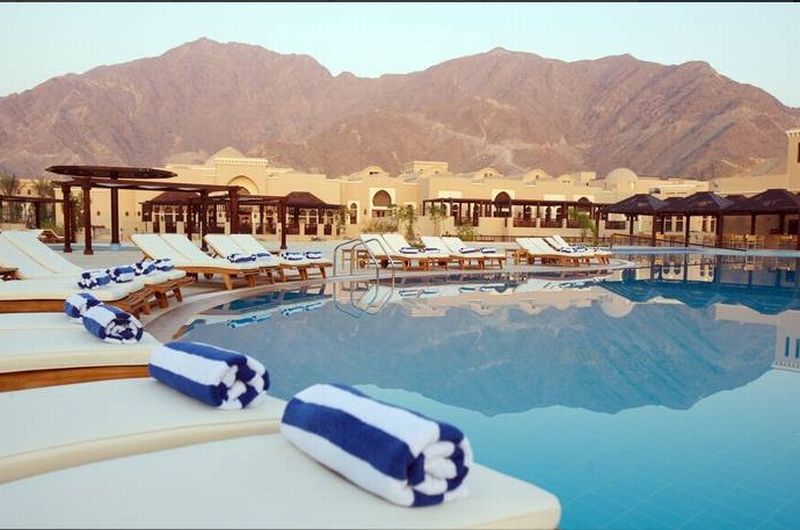 Miramar Al Aqah Beach Resort Εξωτερικό φωτογραφία The resort's swimming pool