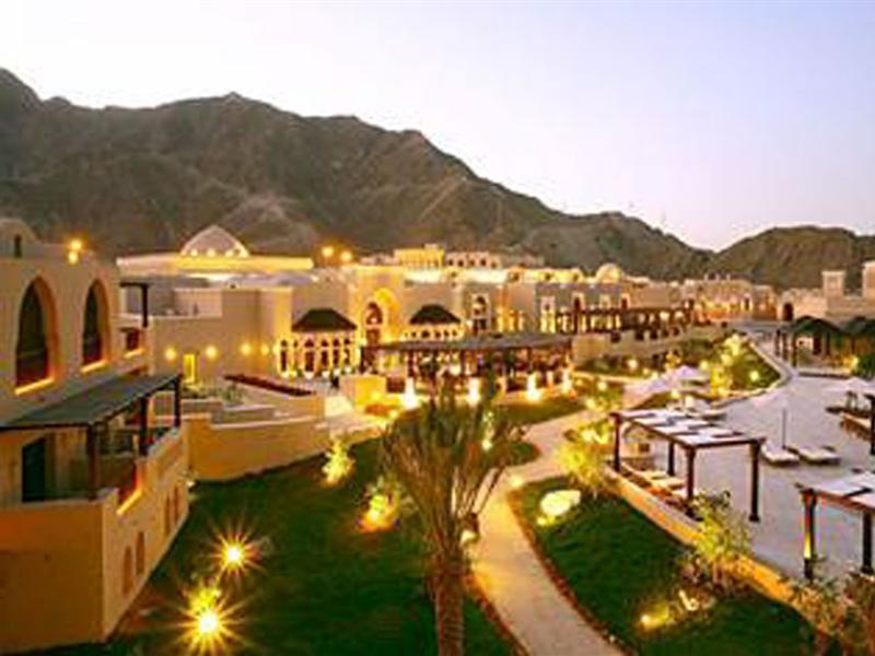Miramar Al Aqah Beach Resort Εξωτερικό φωτογραφία The resort at night