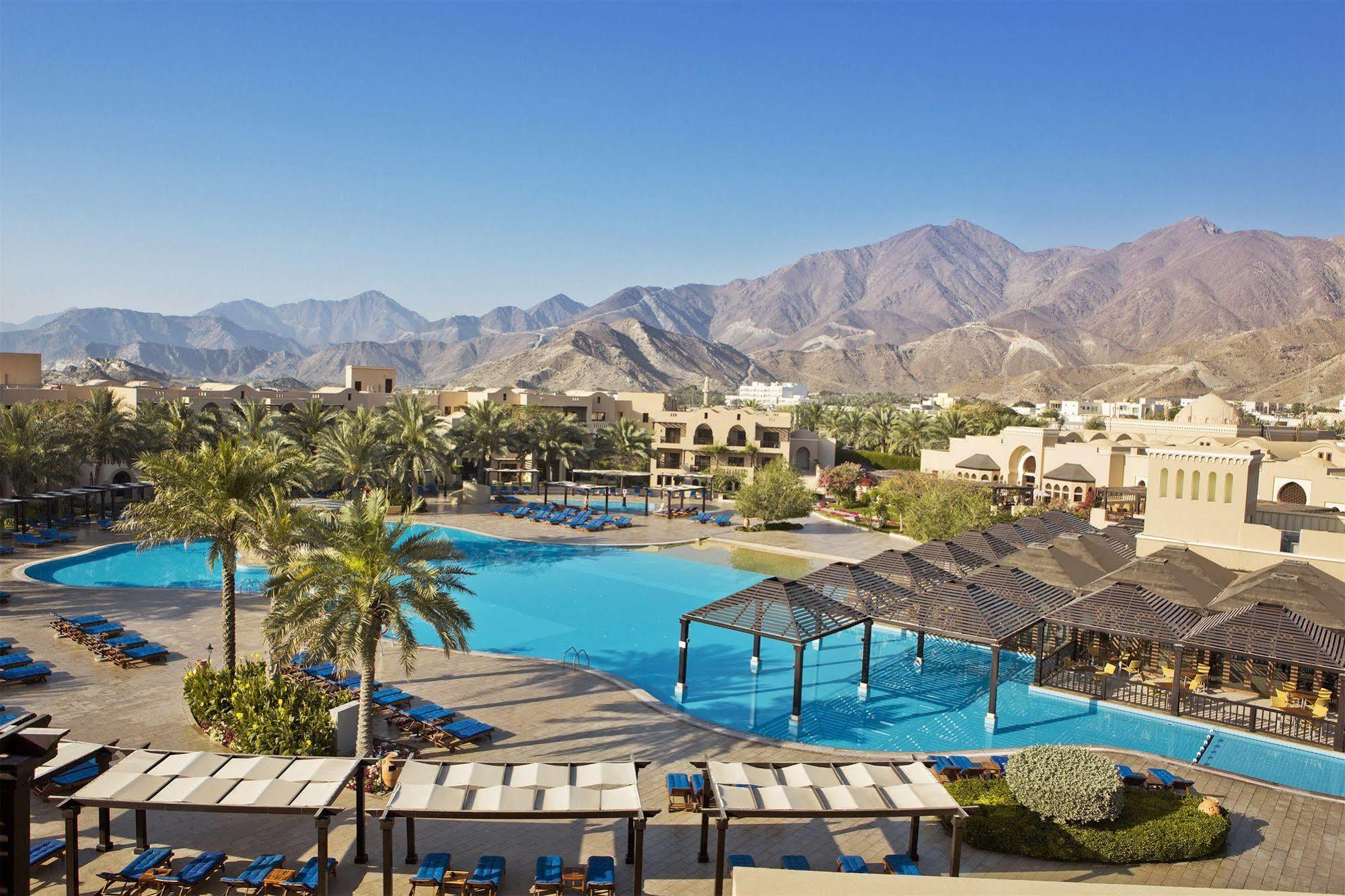 Miramar Al Aqah Beach Resort Εξωτερικό φωτογραφία The pool at the resort