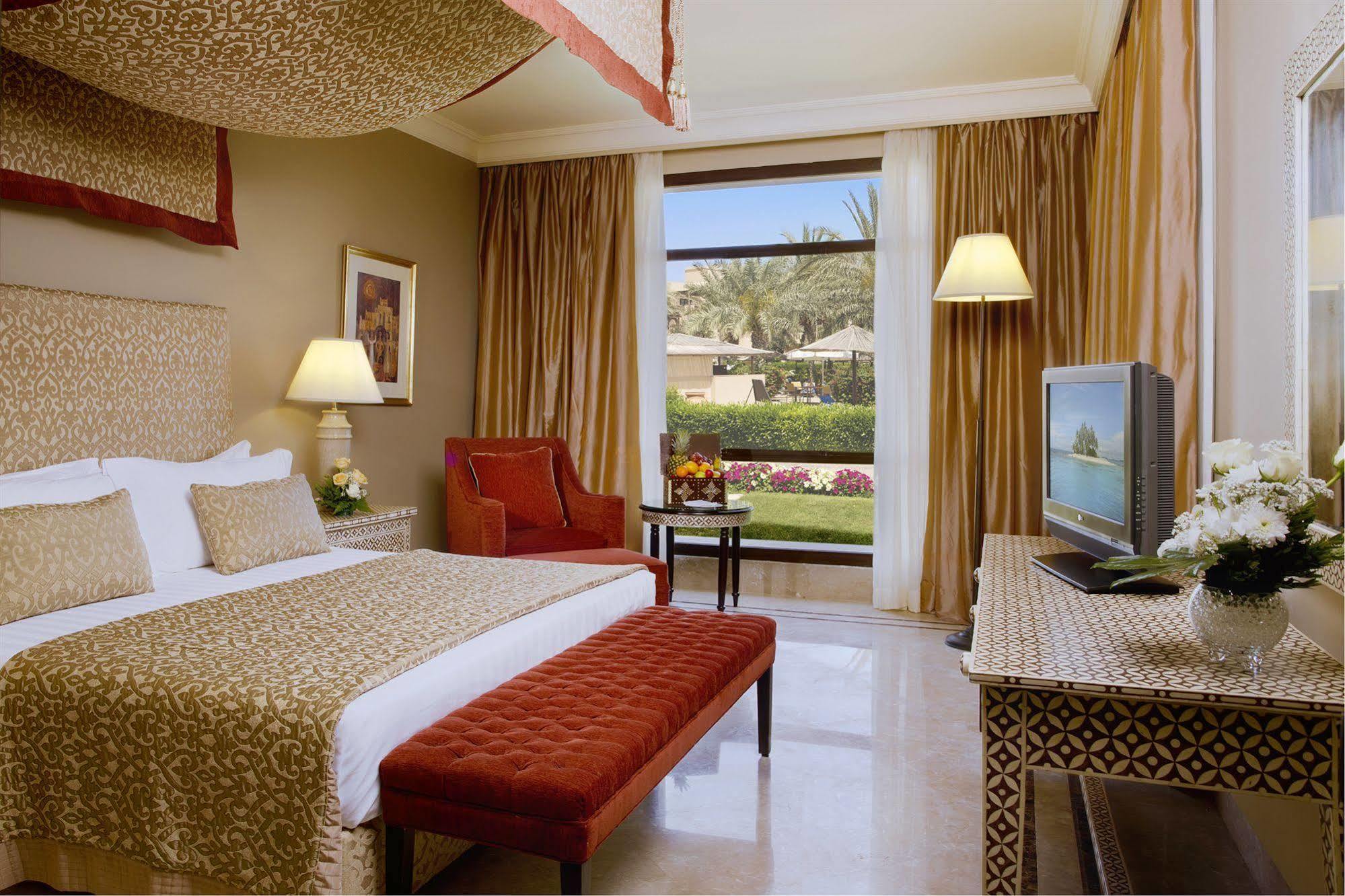 Miramar Al Aqah Beach Resort Εξωτερικό φωτογραφία A room at the hotel