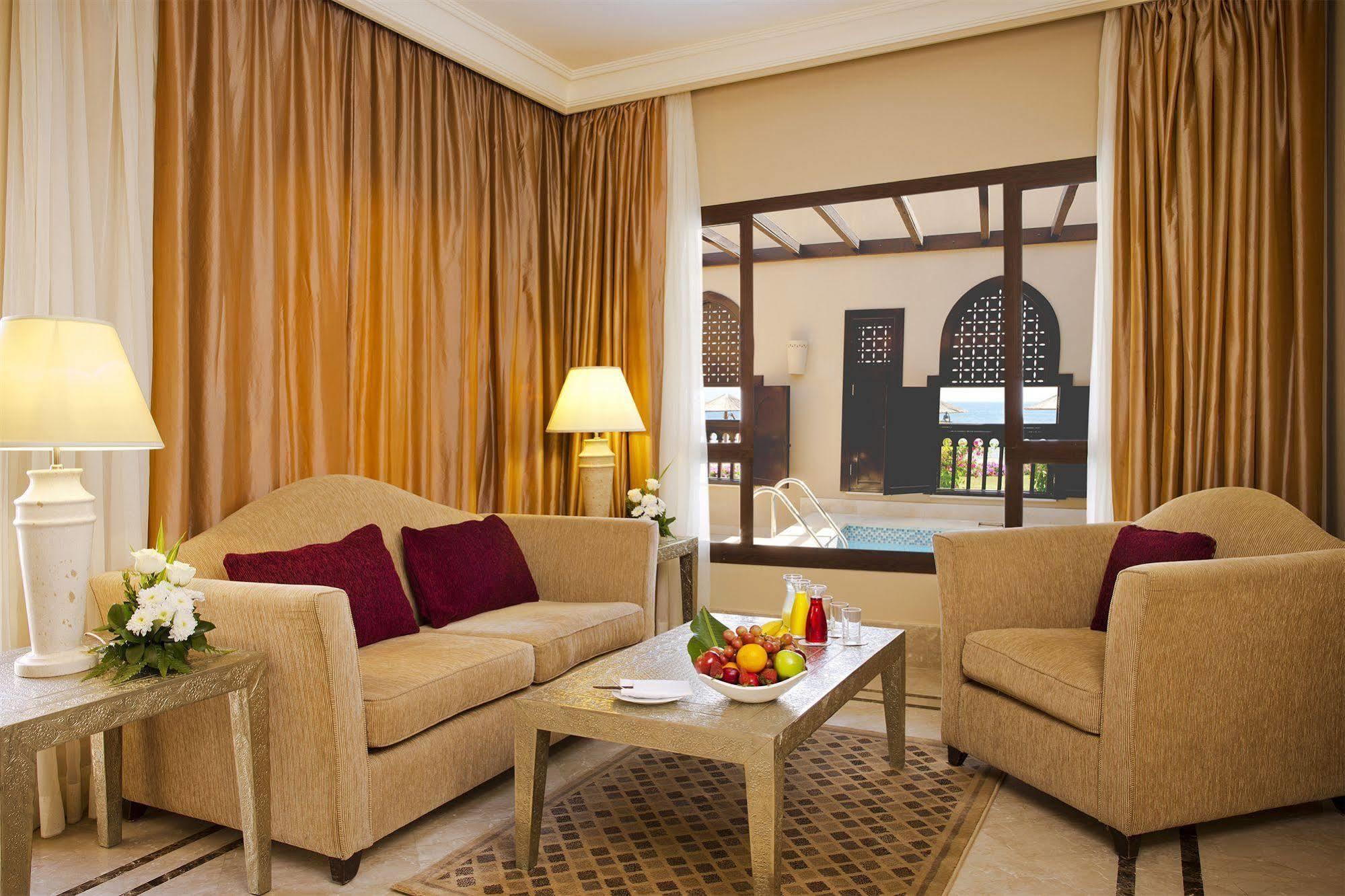 Miramar Al Aqah Beach Resort Εξωτερικό φωτογραφία A suite at the hotel