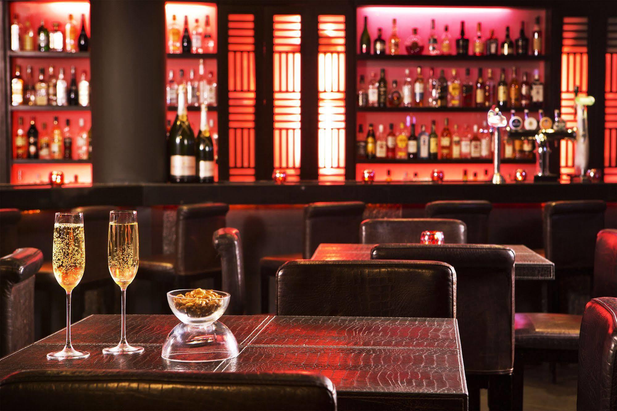 Miramar Al Aqah Beach Resort Εξωτερικό φωτογραφία The bar at the Mandarin Oriental
