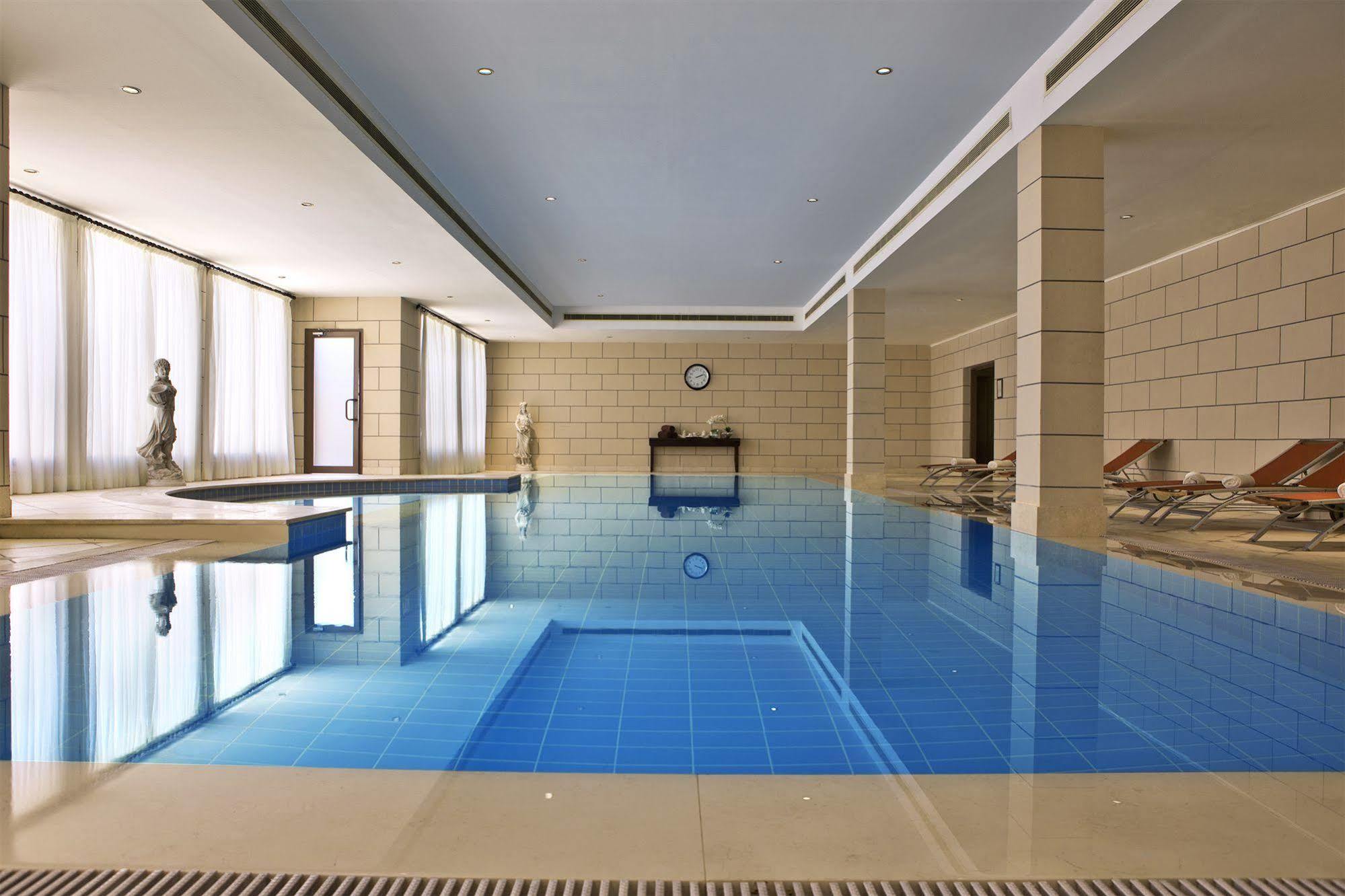 Miramar Al Aqah Beach Resort Εξωτερικό φωτογραφία The pool at the Mandarin Oriental, Munich