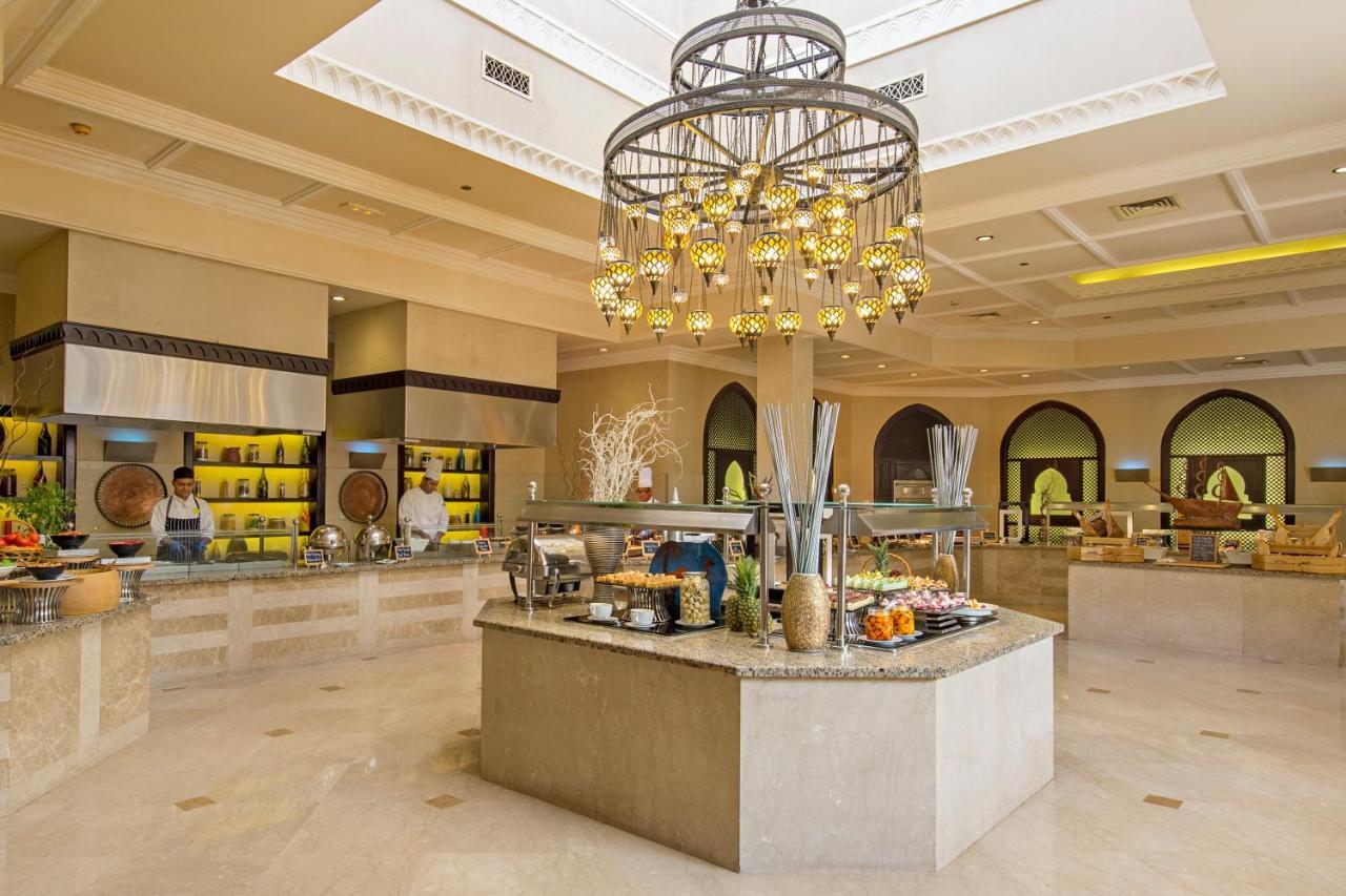 Miramar Al Aqah Beach Resort Εξωτερικό φωτογραφία The buffet at the hotel
