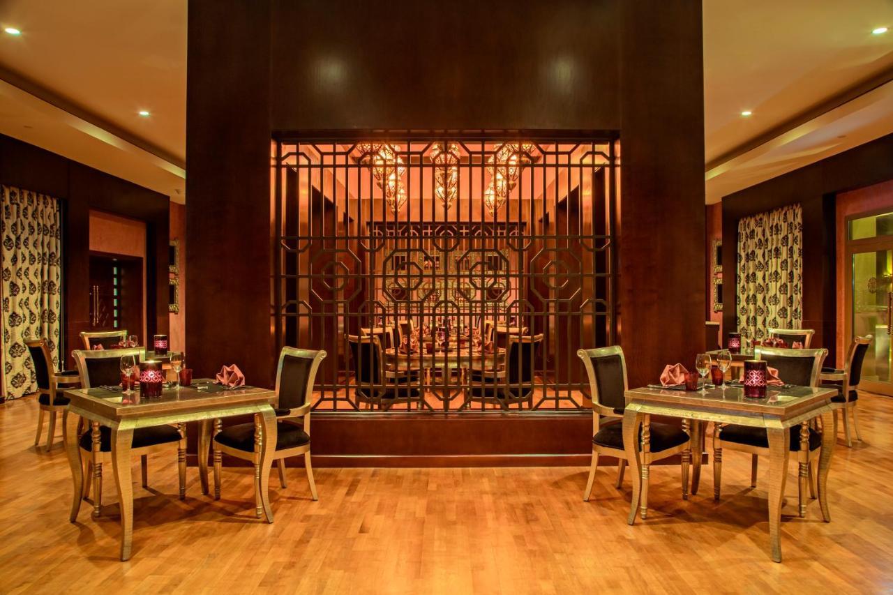 Miramar Al Aqah Beach Resort Εξωτερικό φωτογραφία The restaurant at the Taj Mahal Palace