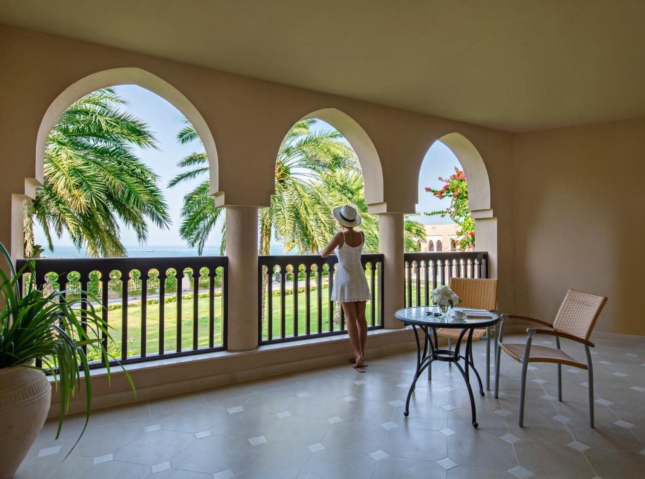 Miramar Al Aqah Beach Resort Εξωτερικό φωτογραφία A guest at the Jumeirah Royal Mirage